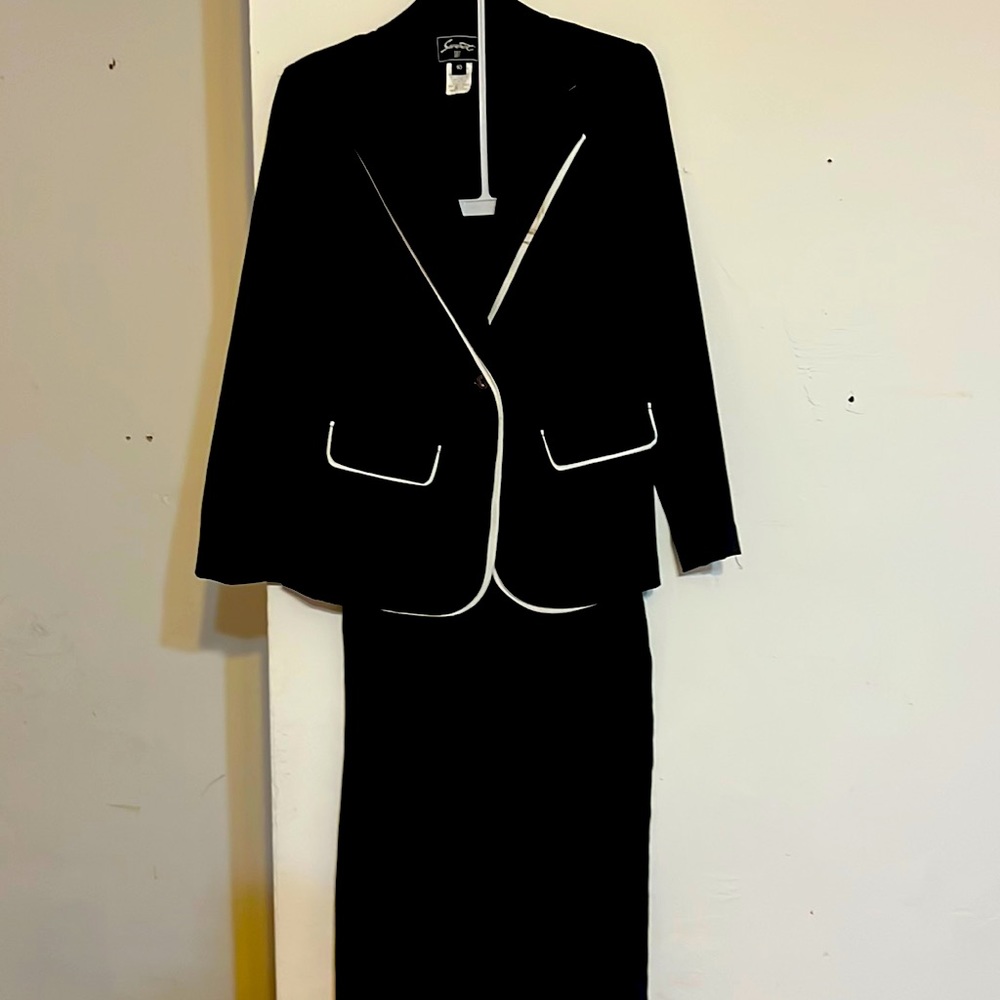 Pant suit